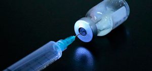 лекарство и шприц
